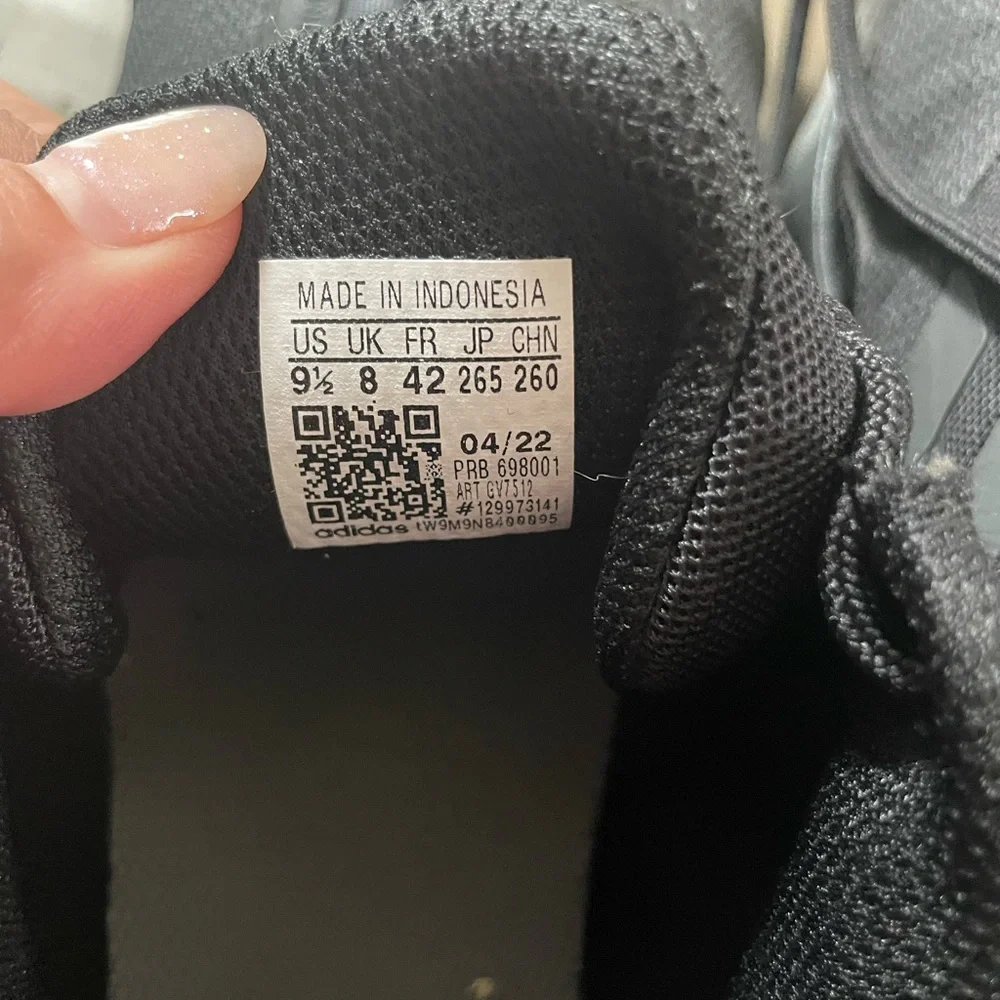 Adidas hiking shoes - Picture 4 of 5